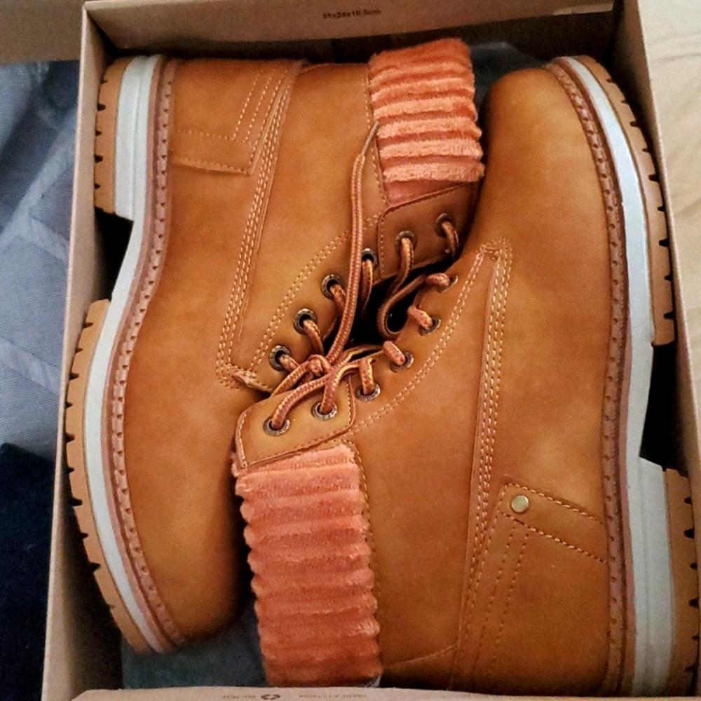New dirty laundry winter boots